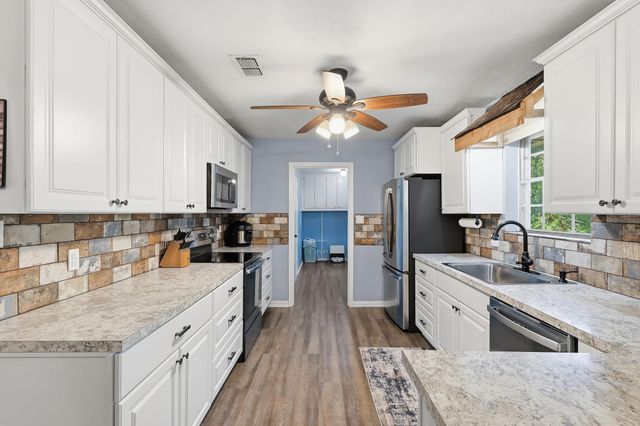 220 Eitelman Ln, Longview, TX 75605