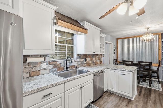 220 Eitelman Ln, Longview, TX 75605