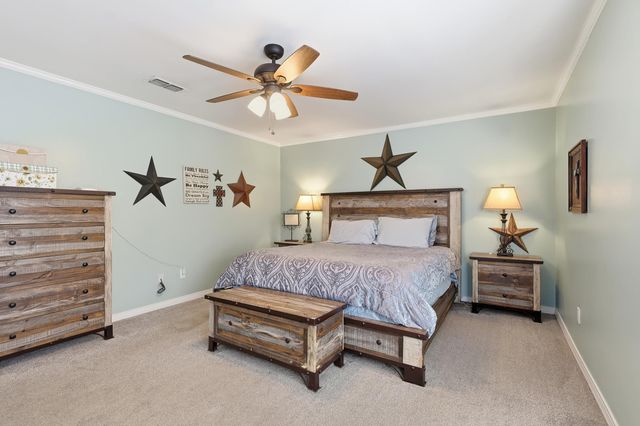 220 Eitelman Ln, Longview, TX 75605