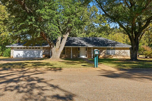 220 Eitelman Ln, Longview, TX 75605