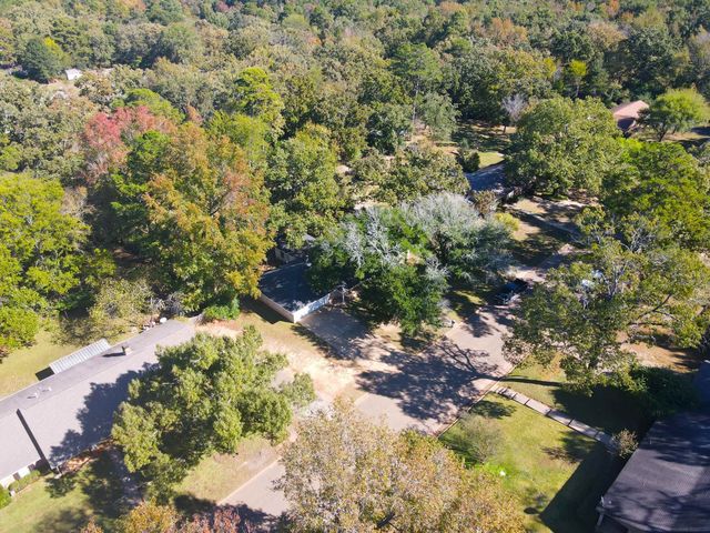 220 Eitelman Ln, Longview, TX 75605