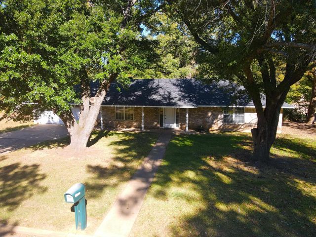 220 Eitelman Ln, Longview, TX 75605