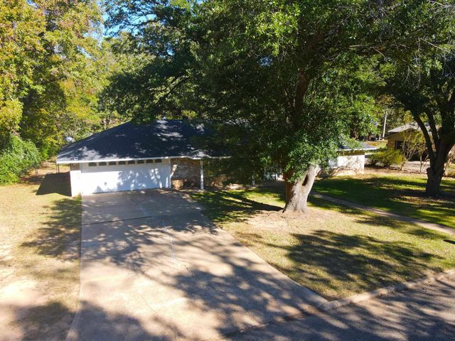 220 Eitelman Ln, Longview, TX 75605