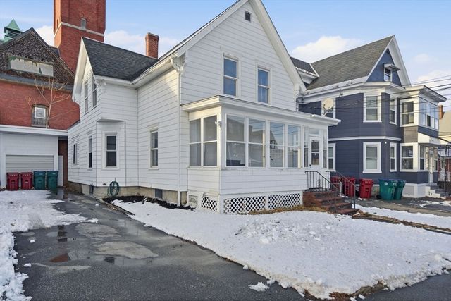 10 3rd Ave 1, Lowell, MA 01854