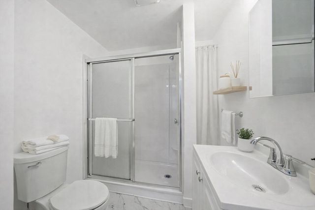 10 3rd Ave 1, Lowell, MA 01854