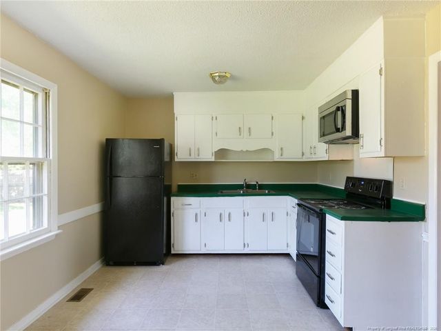 3249 Glenmore Drive, Hope Mills, NC 28348