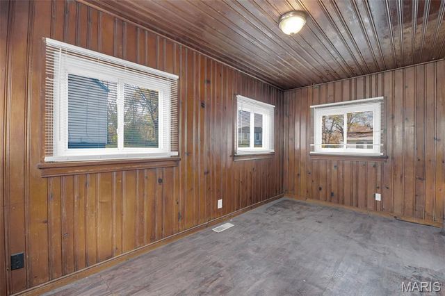 26 Lamar Drive, Jennings, MO 63136