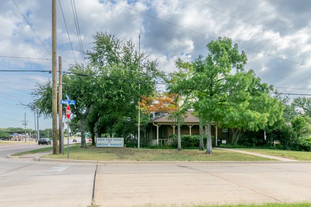 2335 W Green Oaks Boulevard, Arlington, TX 76016