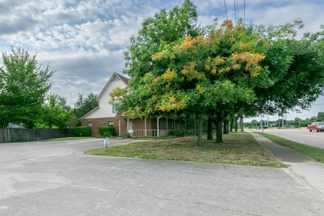 2335 W Green Oaks Boulevard, Arlington, TX 76016