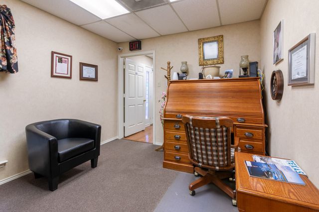 2335 W Green Oaks Boulevard, Arlington, TX 76016