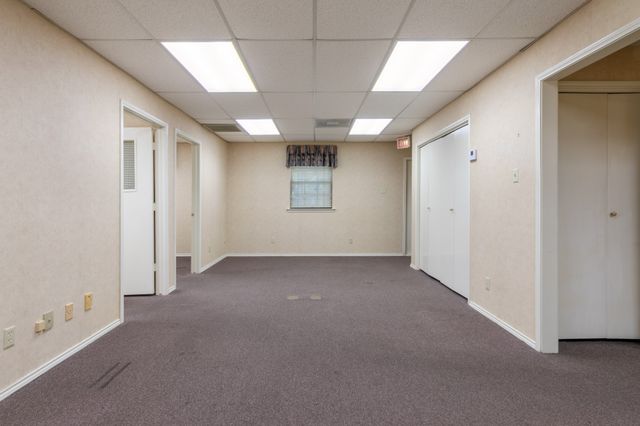 2335 W Green Oaks Boulevard, Arlington, TX 76016