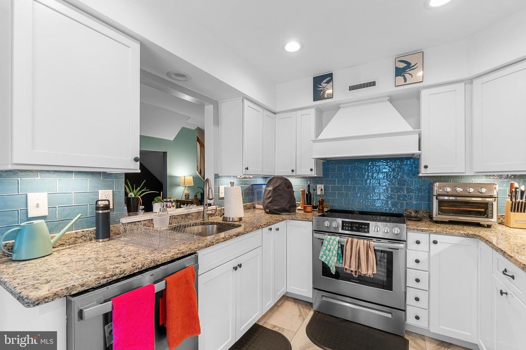 Image 3 of property listing at 14010 VALLEYFIELD DR, Silver Spring, MD 20906