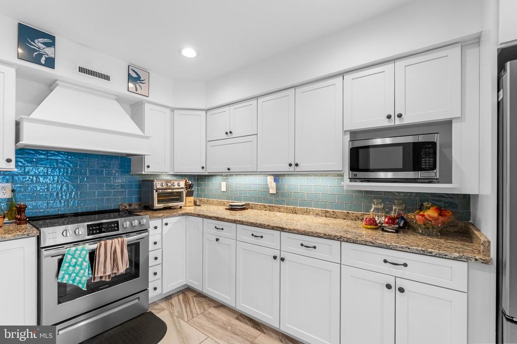 Image 4 of property listing at 14010 VALLEYFIELD DR, Silver Spring, MD 20906