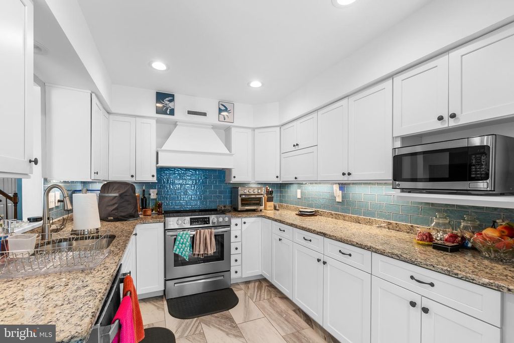 Image 6 of property listing at 14010 VALLEYFIELD DR, Silver Spring, MD 20906