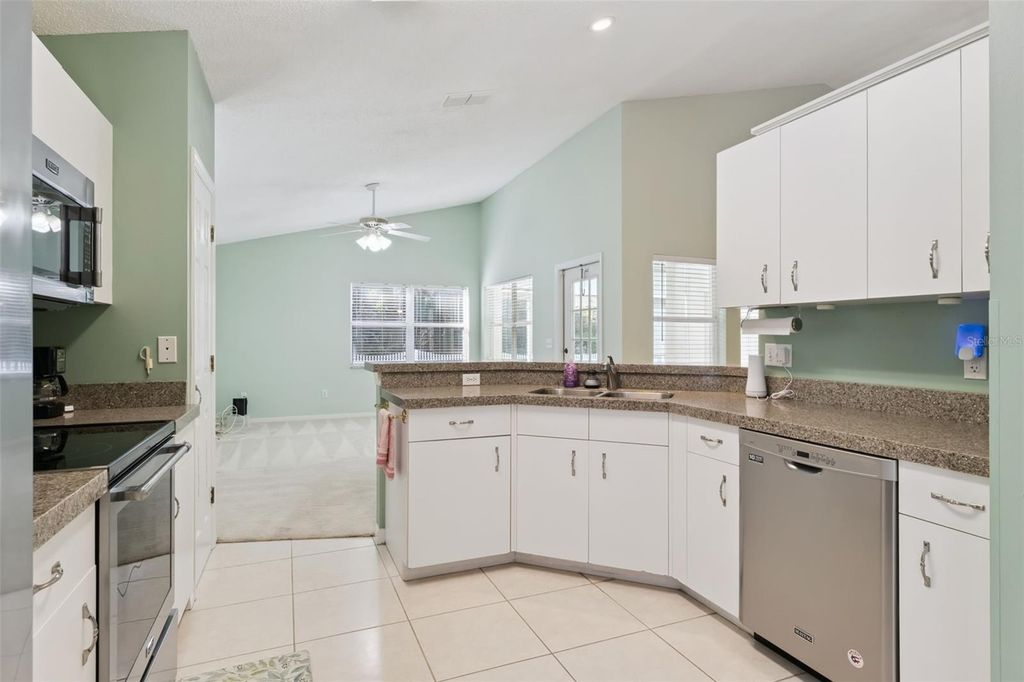 Image 9 of property listing at 2615 BURWOOD AVENUE, Orlando, FL 32837