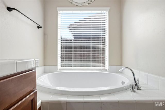 13320 Evening Breeze Avenue, Bakersfield, CA 93314
