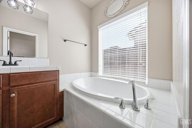 13320 Evening Breeze Avenue, Bakersfield, CA 93314
