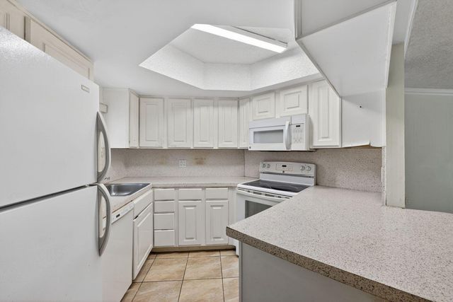 8373 Lake Drive 101, Doral, FL 33166