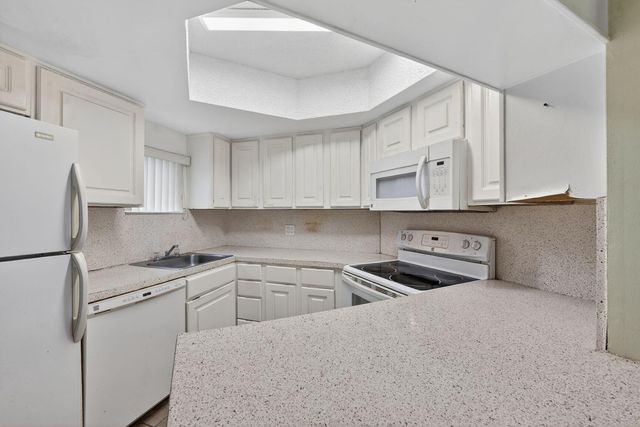 8373 Lake Drive 101, Doral, FL 33166