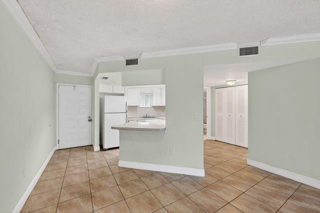 8373 Lake Drive 101, Doral, FL 33166