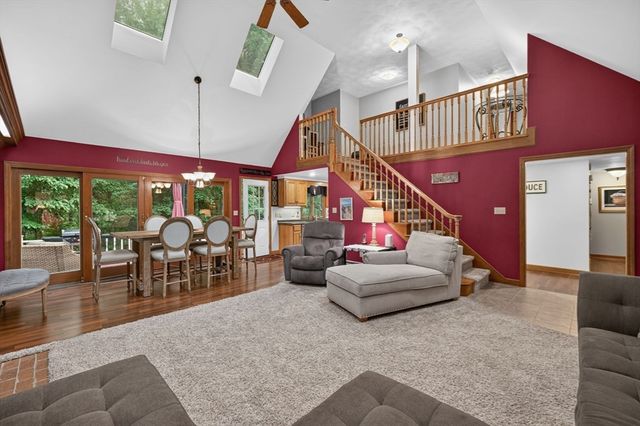 317 Bay Rd, Easton, MA 02334