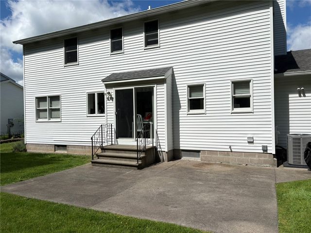 581 Bram Hall Drive, Greece, NY 14626