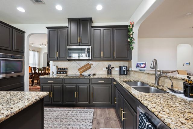 316 Carrington ST, Hutto, TX 78634