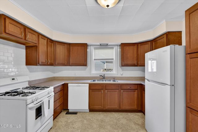 134 Lehman Avenue, Bowling Green, OH 43402