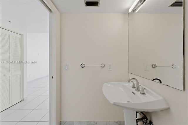 441 Valencia Ave 302, Coral Gables, FL 33134