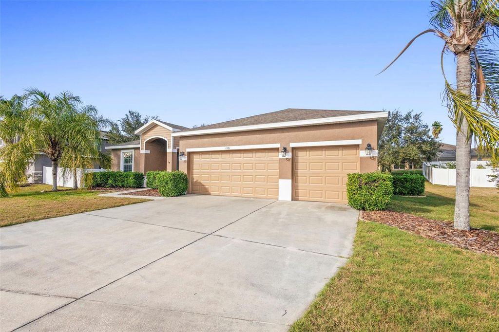 Image 2 of property listing at 1451 DAYSTAR LANE, Deltona, FL 32725