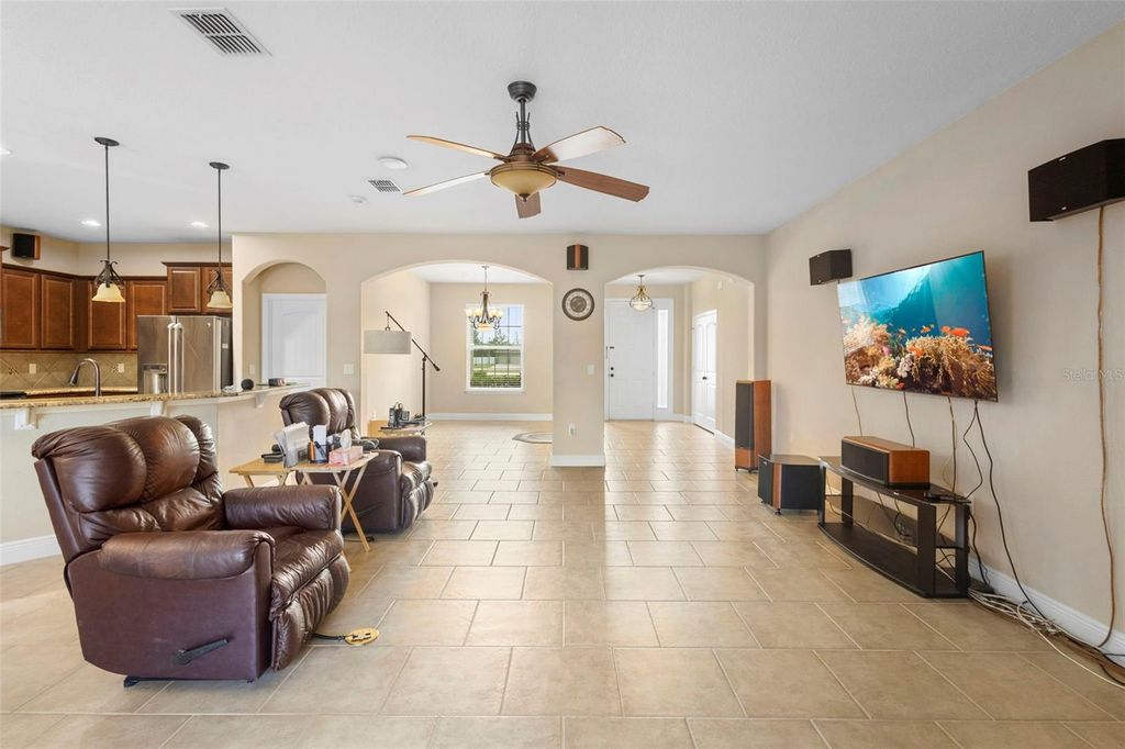 Image 6 of property listing at 1451 DAYSTAR LANE, Deltona, FL 32725