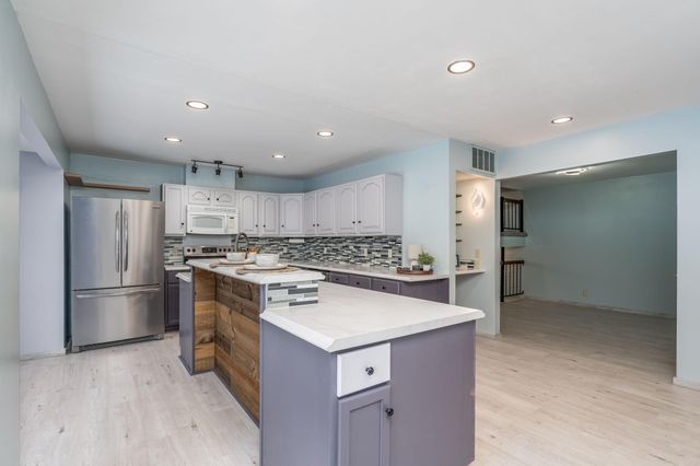 1607 Pleasant View Drive, North Mankato, MN 56003