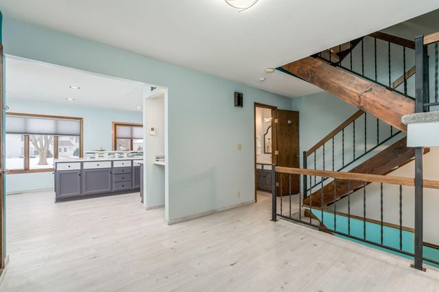 1607 Pleasant View Drive, North Mankato, MN 56003