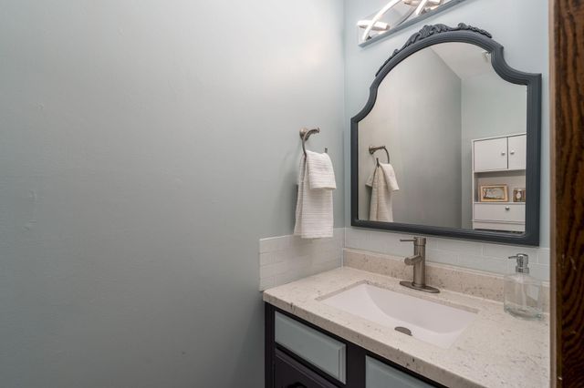 1607 Pleasant View Drive, North Mankato, MN 56003