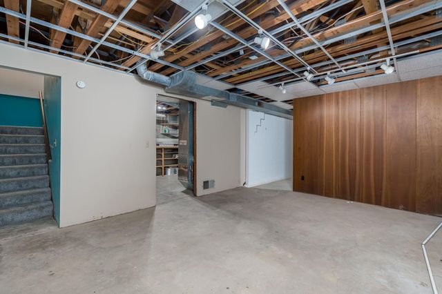 1607 Pleasant View Drive, North Mankato, MN 56003