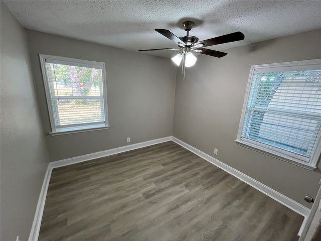 1982 Oak Hill Circle, Dallas, TX 75217