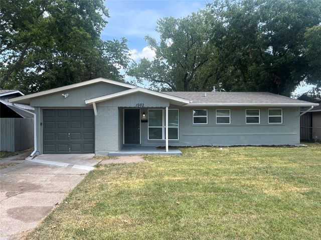 1982 Oak Hill Circle, Dallas, TX 75217