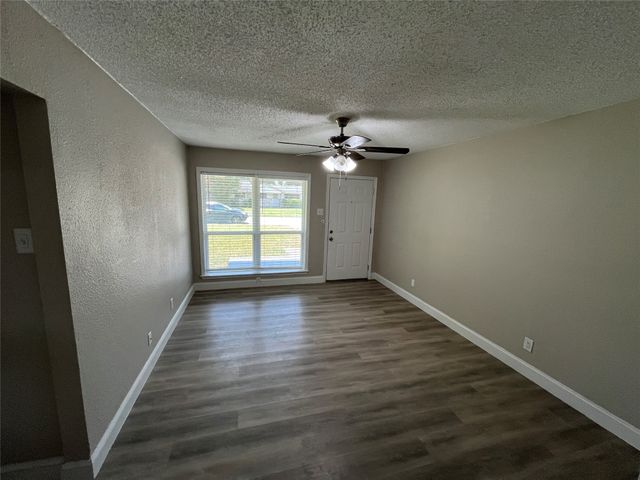 1982 Oak Hill Circle, Dallas, TX 75217