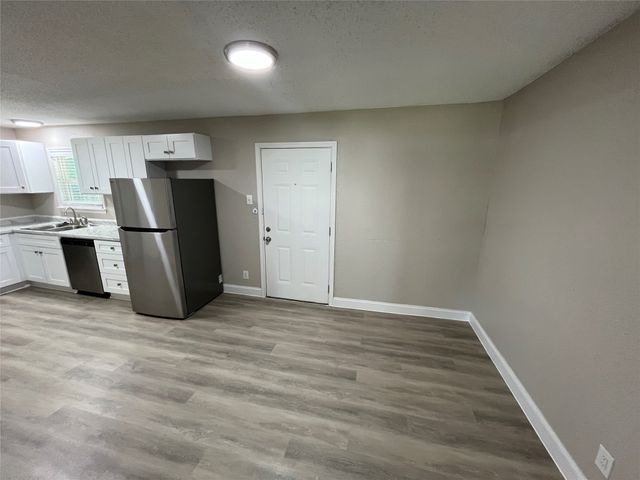 1982 Oak Hill Circle, Dallas, TX 75217