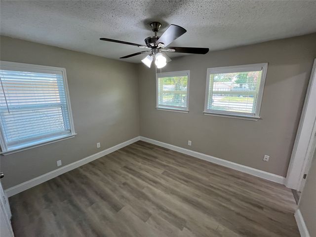 1982 Oak Hill Circle, Dallas, TX 75217