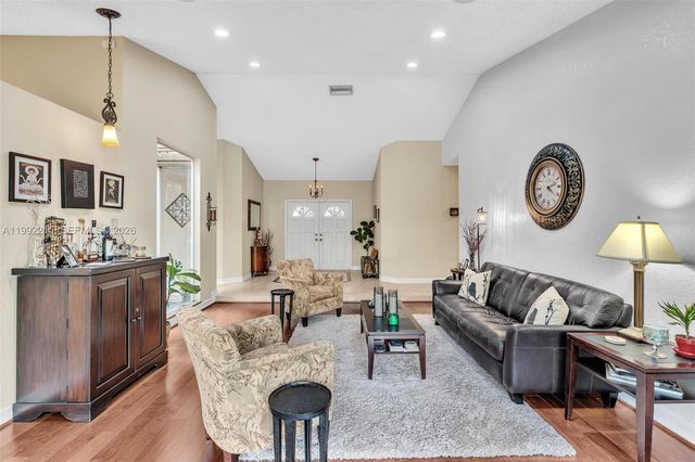 3423 Amsterdam Ave, Cooper City, FL 33026