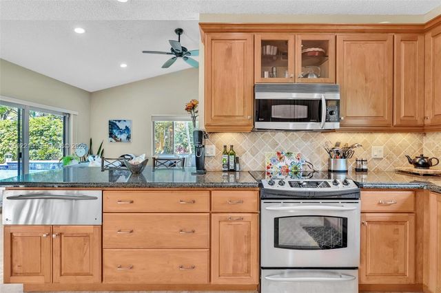 3423 Amsterdam Ave, Cooper City, FL 33026