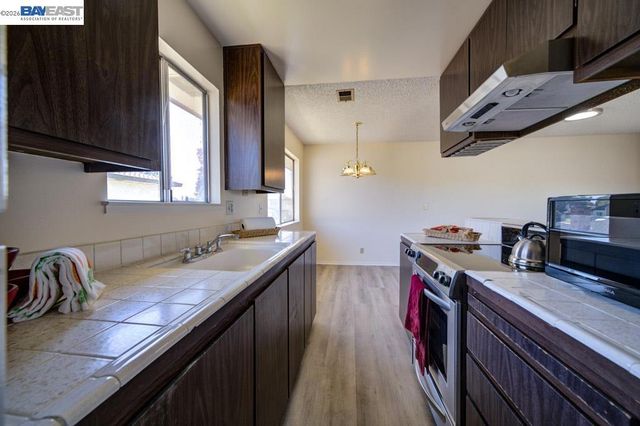 34848 Starling Drive 4, Union City, CA 94587