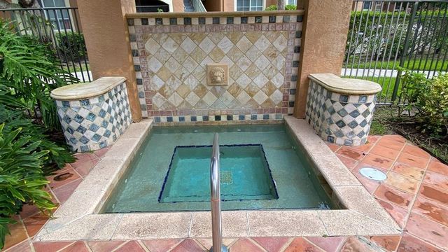 4856 N State Road 7 1304, Coconut Creek, FL 33073