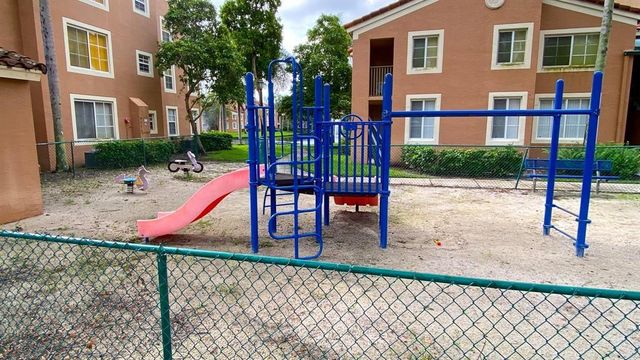 4856 N State Road 7 1304, Coconut Creek, FL 33073