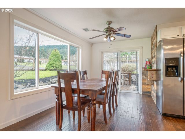 246 S 70TH St, Springfield, OR 97478