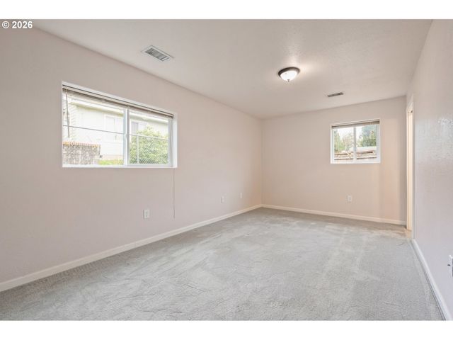 246 S 70TH St, Springfield, OR 97478