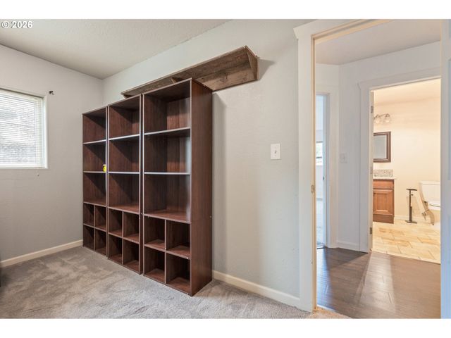 246 S 70TH St, Springfield, OR 97478