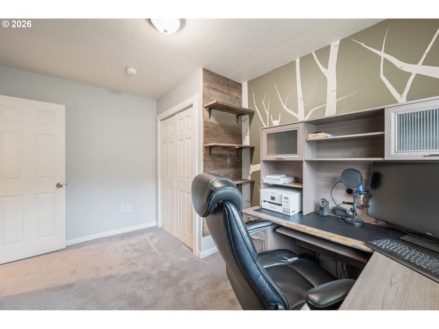 246 S 70TH St, Springfield, OR 97478