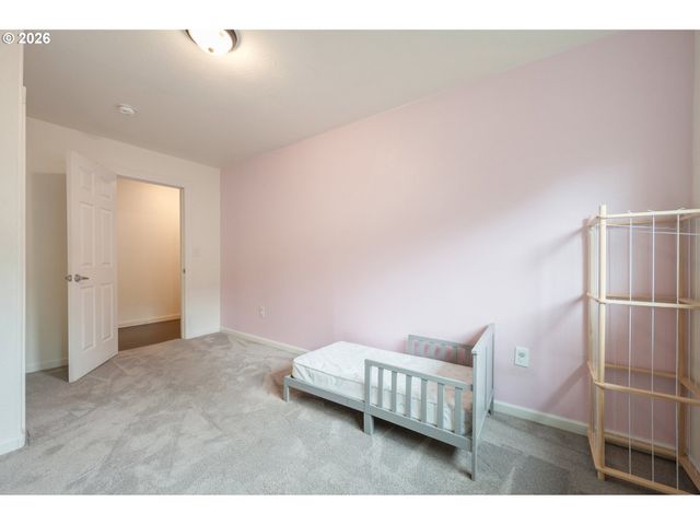 246 S 70TH St, Springfield, OR 97478